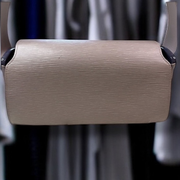 LOUIS VUITTON EPI LEATHER Nocturne PM Lilac Gray Baguette Shoulder Hand Bag RARE - Picture 4 of 16